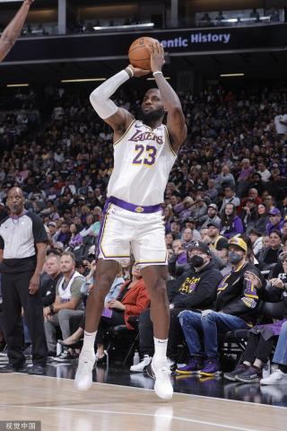 [英超]阿诺德右路斜传禁区 加克波头球破门.