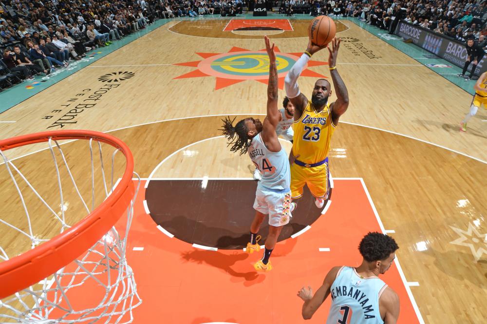 2025年哈尔滨亚冬会中国体育代表团领奖装备发布央视体育.