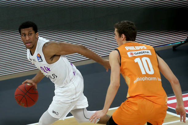 四连主仅拿3分，亚泰独留榜尾